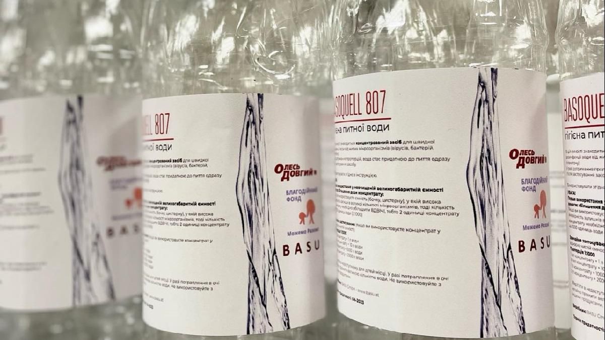Українці зіткнулися з дефіцитом питної води через війну: хто та як допомагає вирішувати проблему Українці зіткнулися з дефіцитом питної води через війну: хто та як допомагає вирішувати проблему