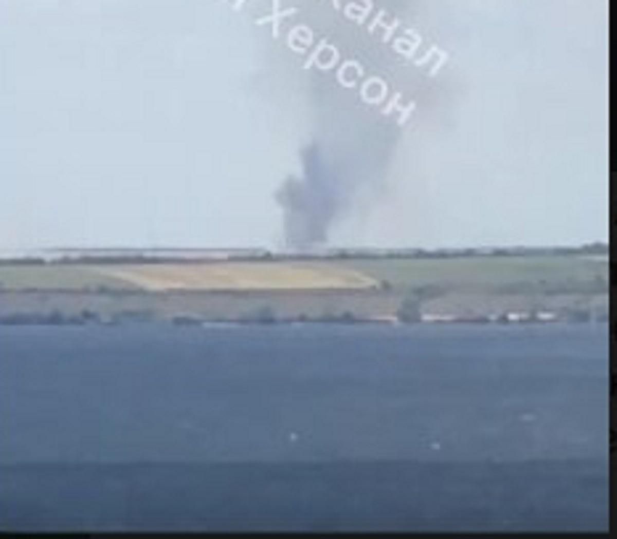 Вражеские боеприпасы детонируют в Новой Каховке Вражеские боеприпасы детонируют в Новой Каховке