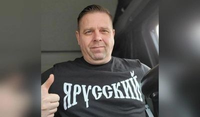 Естонець у майці "Я – русскій" хотів закупити для російської армії дронів, але загримів за ґрати