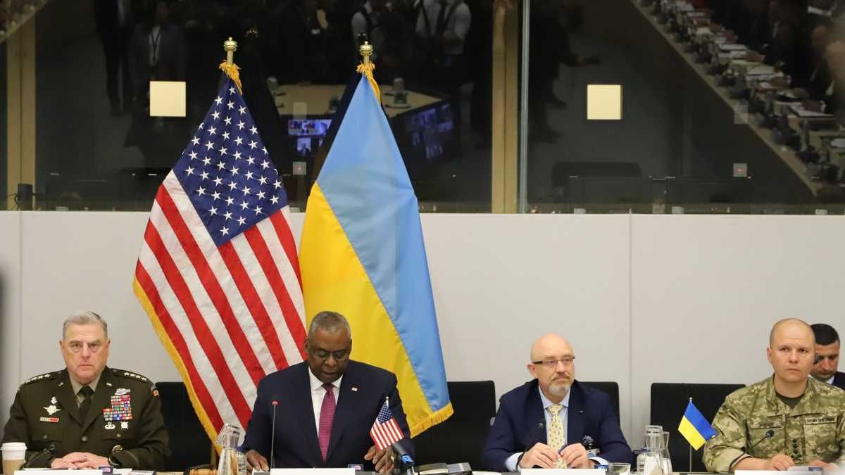 "Рамштайн" сильно помогает Украине "Рамштайн" сильно помогает Украине