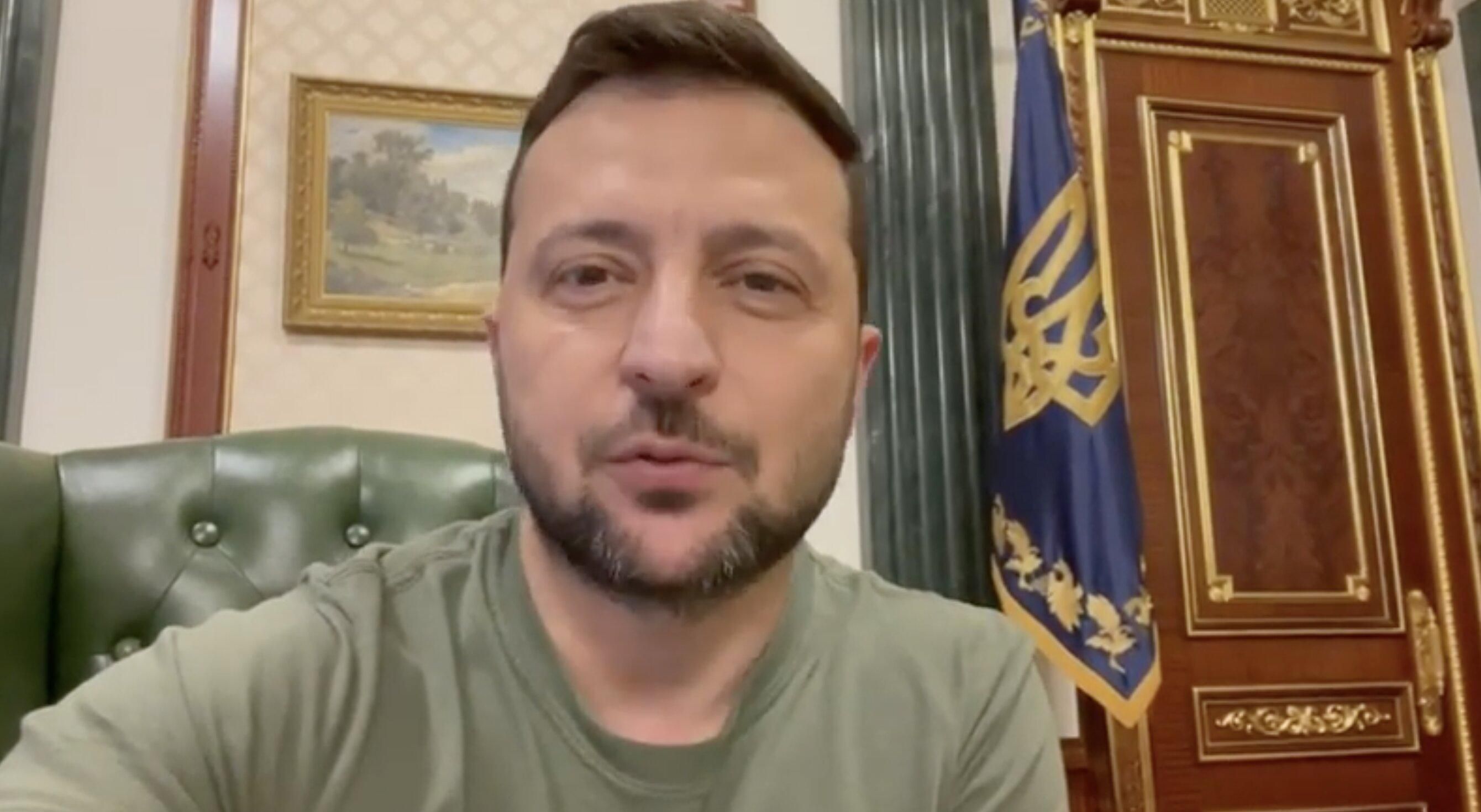 Зеленский опроверг фейк о том, что попал в реанимацию Зеленский опроверг фейк о том, что попал в реанимацию