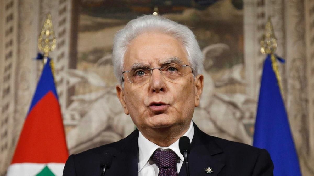 Президент Італії розпускає парламент Президент Італії розпускає парламент