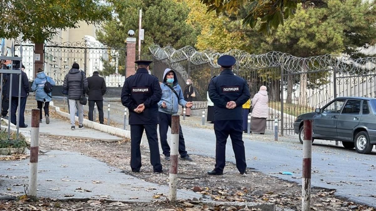 Вместо зарплаты – квартиры украинцев: оккупанты отправляют на Юг экс-милиционеров из Крыма Вместо зарплаты – квартиры украинцев: оккупанты отправляют на Юг экс-милиционеров из Крыма