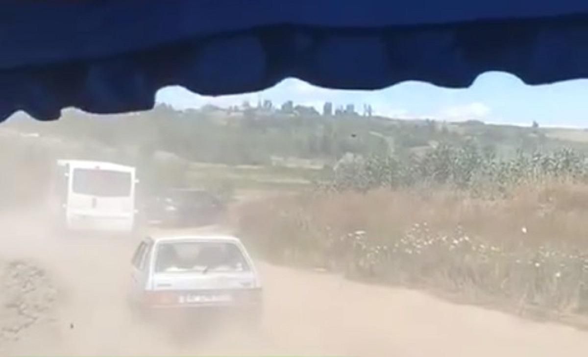 Окупанти ввели нові правила для тих, хто евакуюється з Мелітополя в Запоріжжя Окупанти ввели нові правила для тих, хто евакуюється з Мелітополя в Запоріжжя