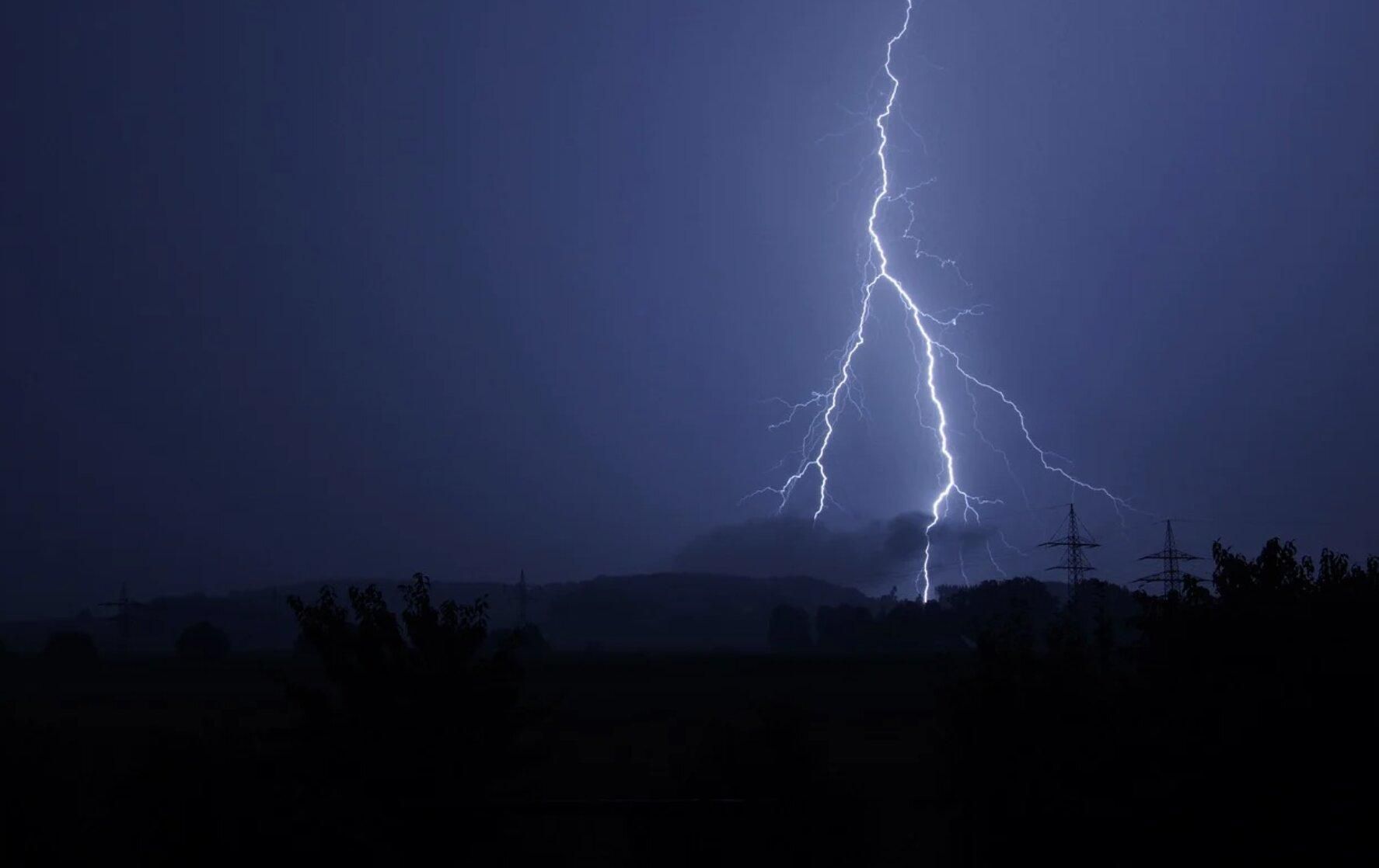 Украину снова накроют грозы и град: в каких областях испортится погода 24 июля Украину снова накроют грозы и град: в каких областях испортится погода 24 июля