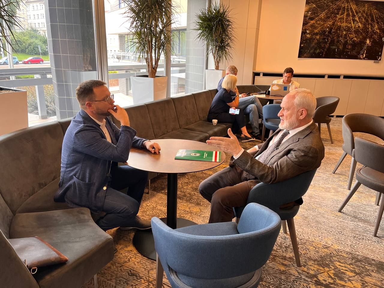 На форуме шли откровенные дискуссии На форуме шли откровенные дискуссии