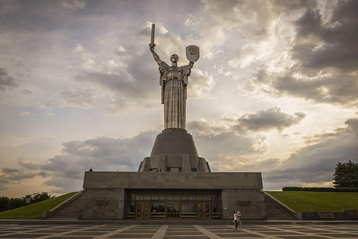 Памятник Родины-Матери остается советской пощечиной по старому Киеву