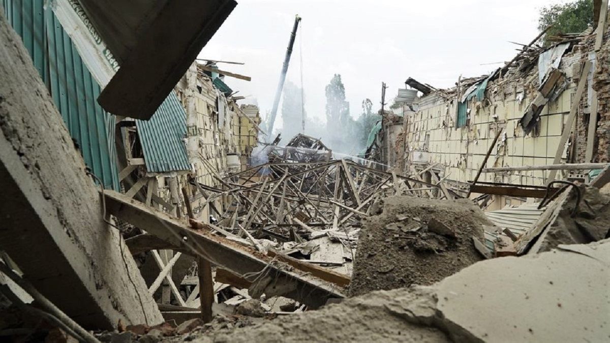 Дом культуры в Чугуеве российские обстрелы разрушили полностью Дом культуры в Чугуеве российские обстрелы разрушили полностью