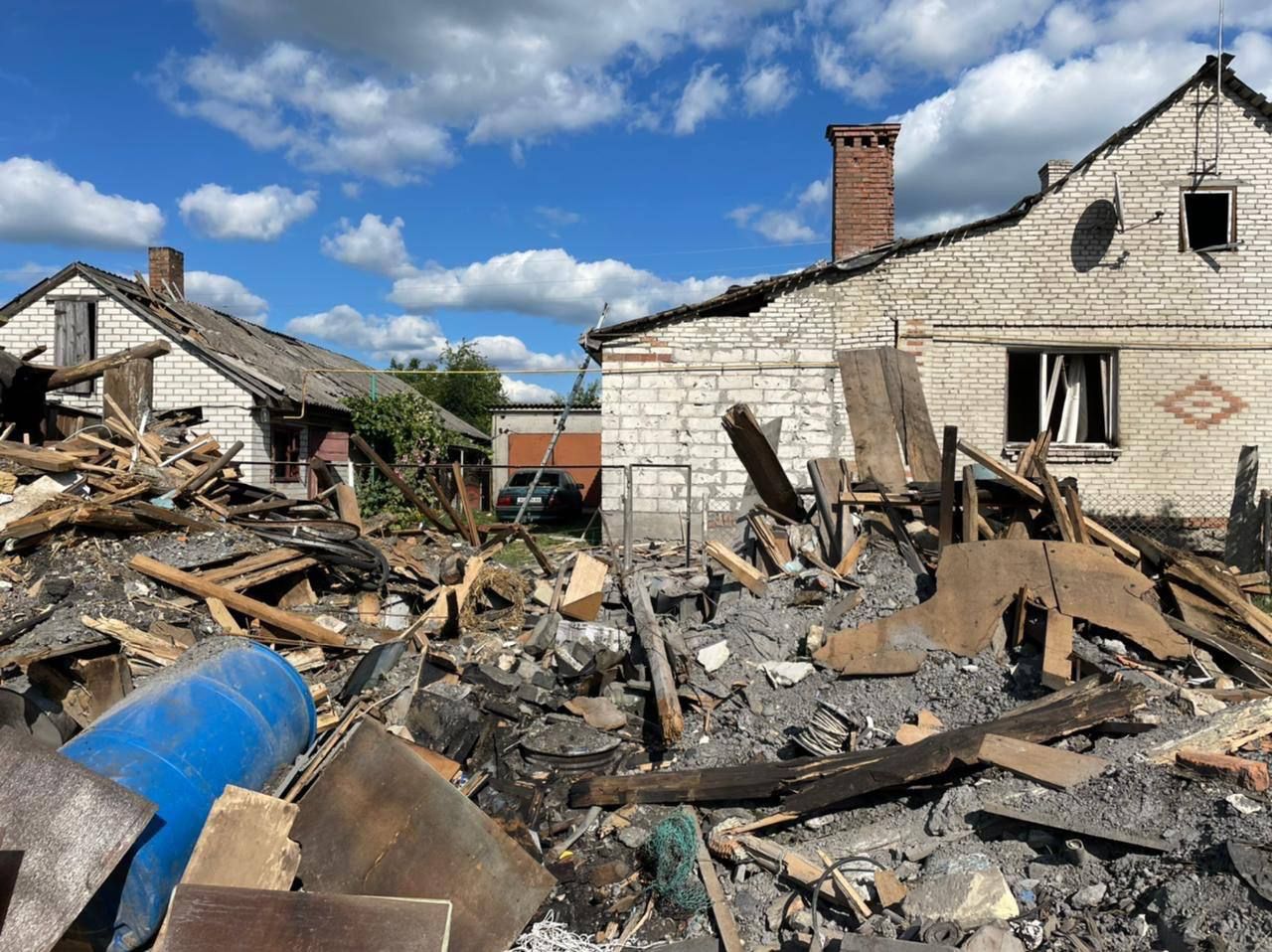 Падіння ворожих безпілотників на Волині: що відомо про жертву та постраждалих Падіння ворожих безпілотників на Волині: що відомо про жертву та постраждалих