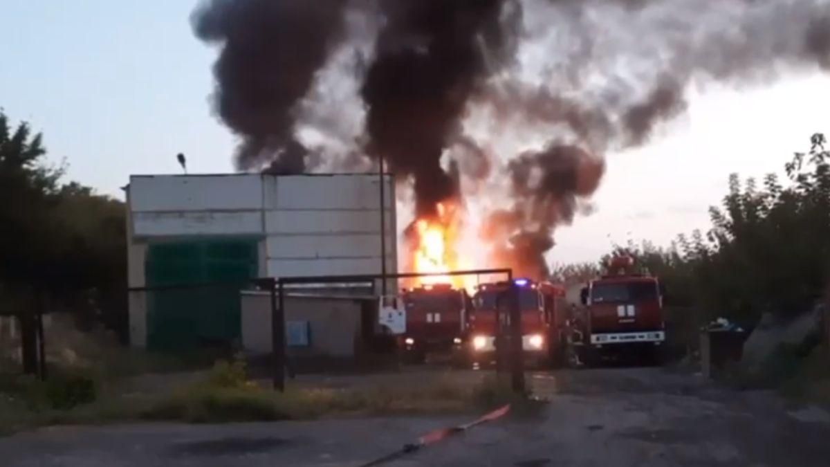 В Донецке горит нефтебаза 26 июля 2022 года - смотрите видео