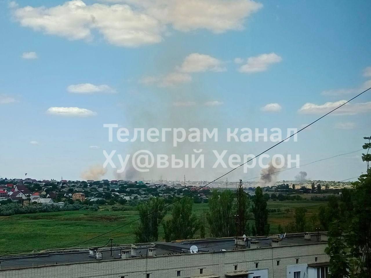 У Херсоні повідомляють про вибухи У Херсоні повідомляють про вибухи