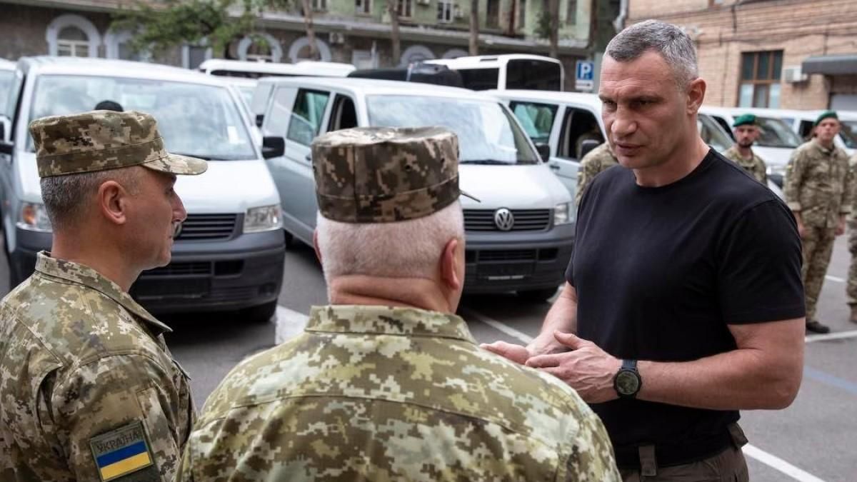 Віталій Кличко передав ДПСУ 35 мікроавтобусів Віталій Кличко передав ДПСУ 35 мікроавтобусів