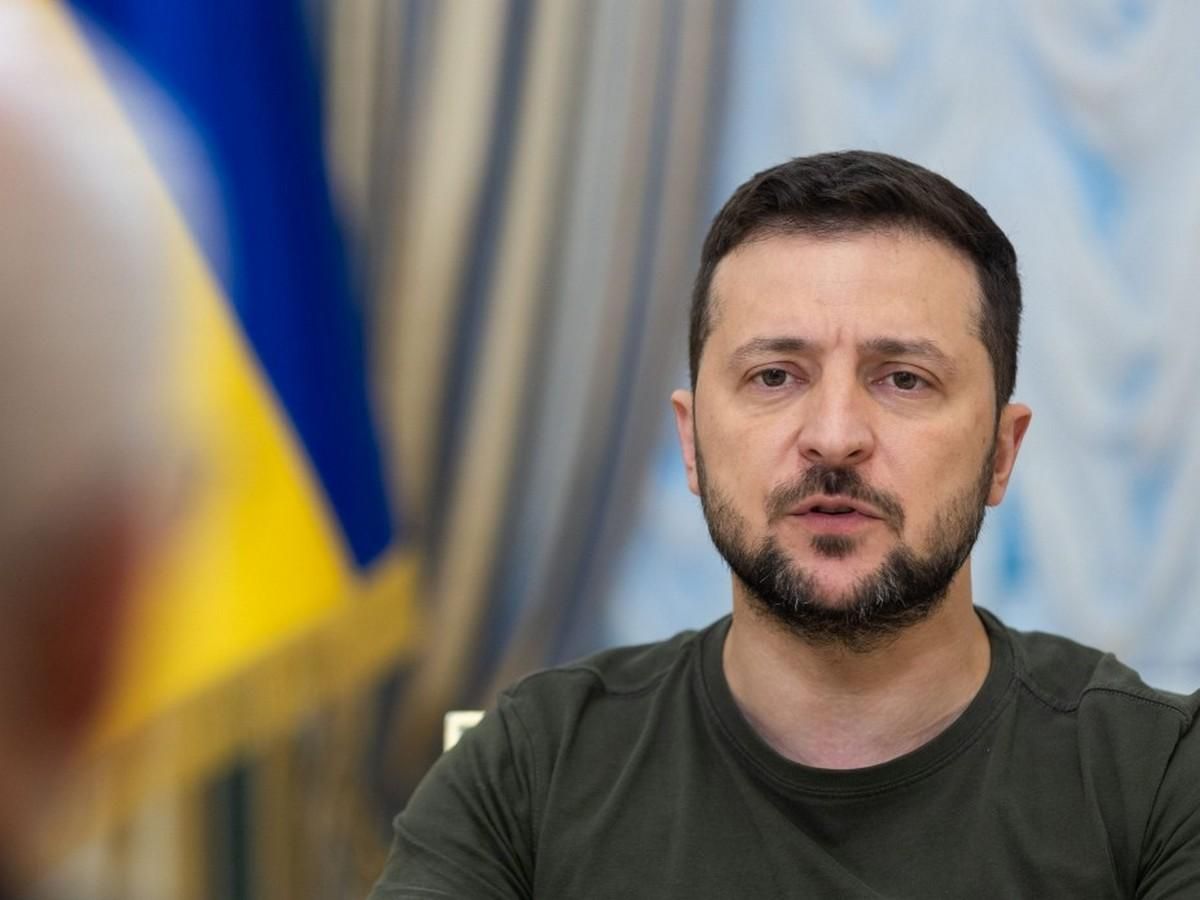 Зеленський традиційно звернувся до українців Зеленський традиційно звернувся до українців