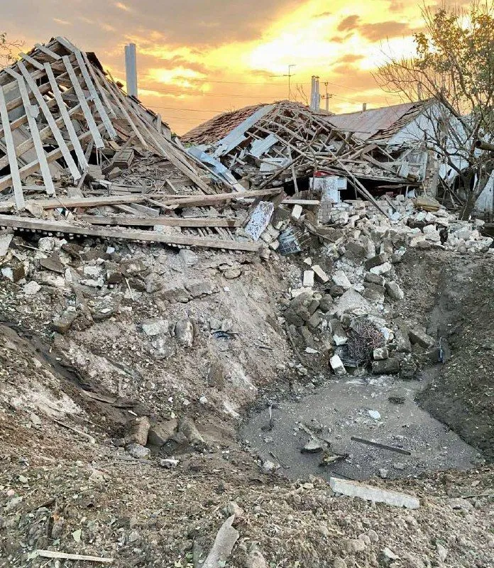 Снаряд разорвался у частного дома: в Николаеве показали фото вечернего прилета