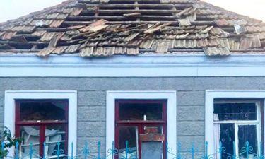 Снаряд разорвался возле частного дома: в Николаеве показали фото вечернего прилета