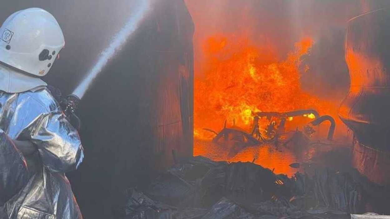 Вибухи в Харкові вночі 30 липня - в одному з районів почалась пожежа - все, що відомо - 24 Канал Вибухи в Харкові вночі 30 липня - в одному з районів почалась пожежа - все, що відомо - 24 Канал