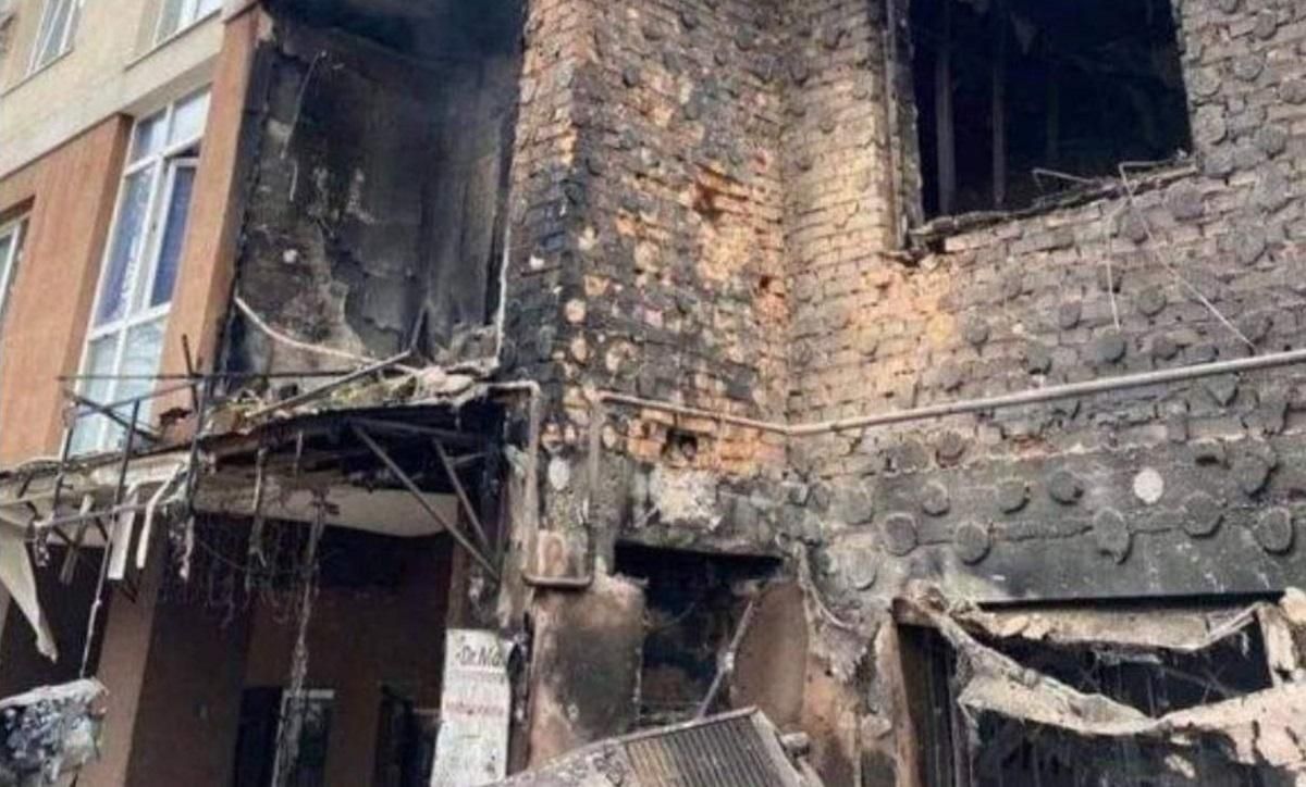 Через наш будинок перелітали снаряди, з різних сторін стояли росіяни і ЗСУ Через наш будинок перелітали снаряди, з різних сторін стояли росіяни і ЗСУ