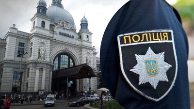На вокзале во Львове полицейский застрелил овчарку, которая бросалась на людей