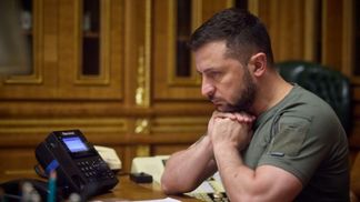 Про теракт в Оленівці, зерно та зброю: Зеленський 1,5 години розмовляв із Макроном