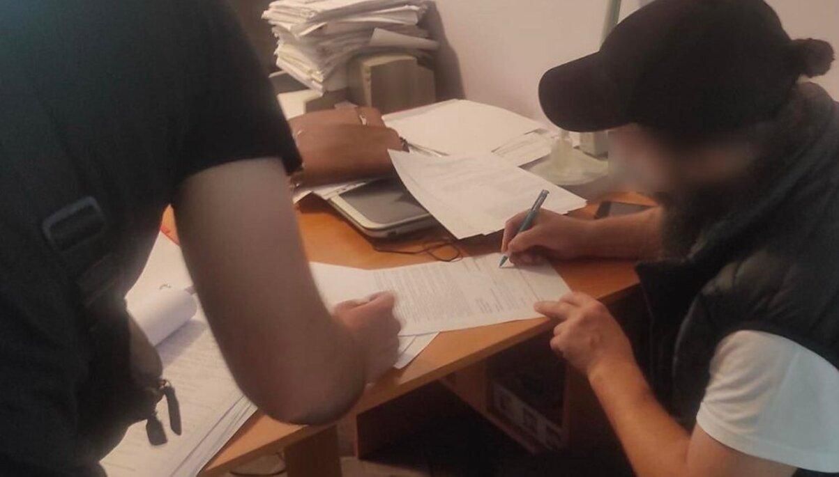 Правоохоронці затримали священника Правоохоронці затримали священника