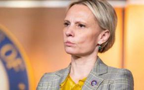 Почему "патриотка" Спартц молчит на призывы Трампа "сдать" Крым Почему "патриотка" Спартц молчит на призывы Трампа "сдать" Крым