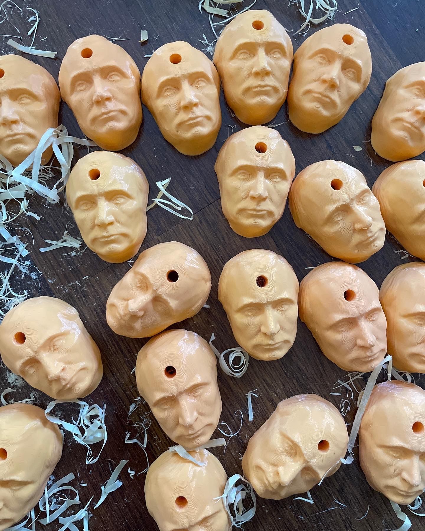 Кришки для томатного соку з головою путіна Кришки для томатного соку з головою путіна