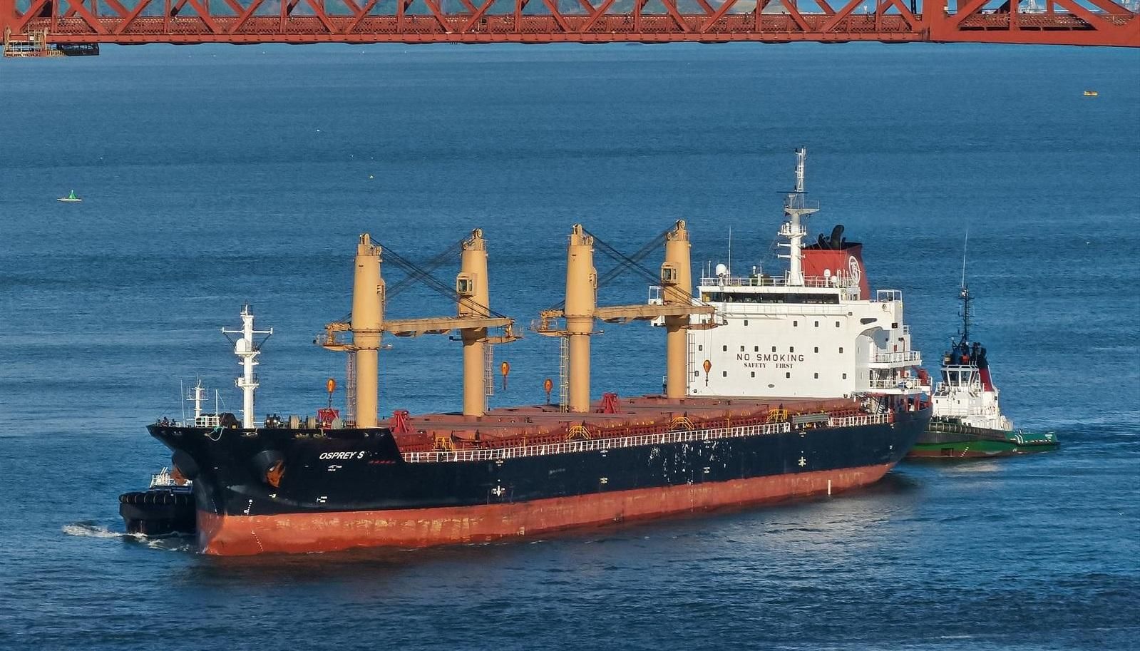 За українським зерном їде перше судно з початку війни За українським зерном їде перше судно з початку війни