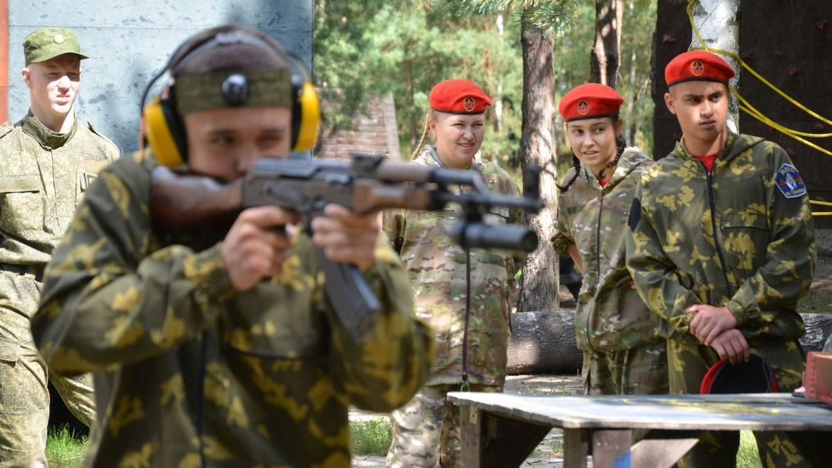 російські окупанти вербують українських дітей на Херсонщині 