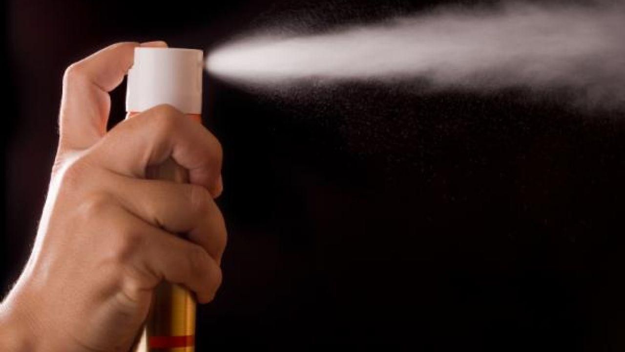 В киевском метро неизвестный распылил газ в лицо женщине В киевском метро неизвестный распылил газ в лицо женщине