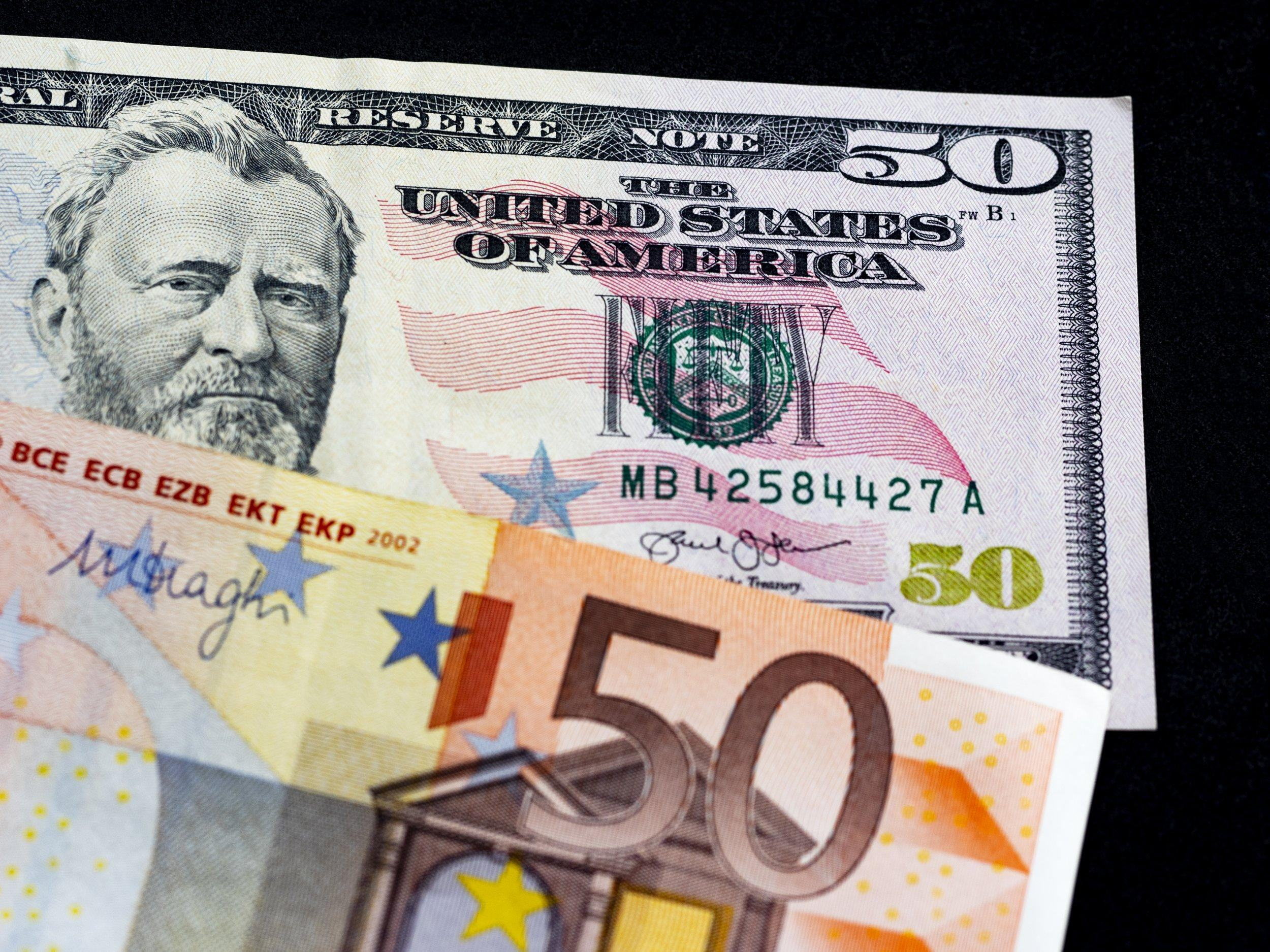 Яким буде курс долара та євро - прогноз 