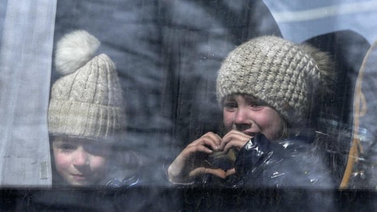 Россияне вывозят украинских детей с оккупированных территорий