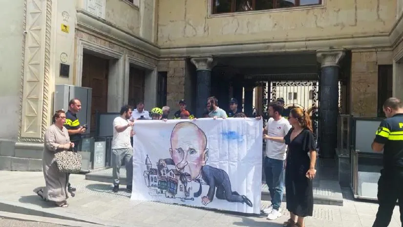 Dedaena Bar в Тбилиси разозлил чуть ли не всех россиян