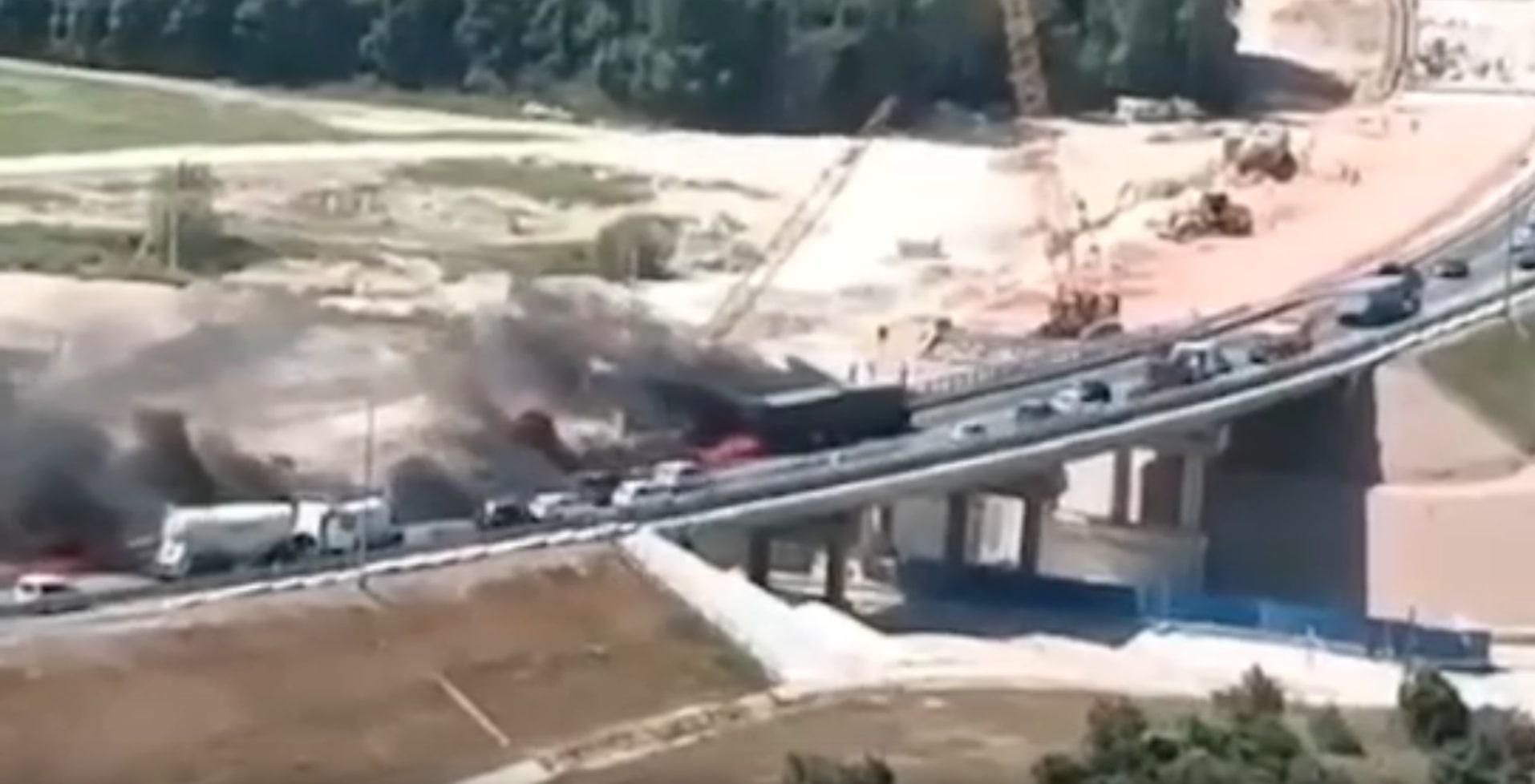 Вантажівка, яка перевозила крадене українське зерно, потрапила у ДТП під Севастополем – деталі Вантажівка, яка перевозила крадене українське зерно, потрапила у ДТП під Севастополем – деталі