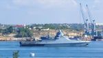 У Севастопольську бухту зайшов військовий корабель окупантів із обпаленим бортом