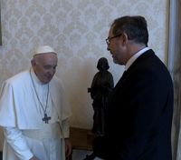 Папа Римський обговорив можливий візит до Києва з українським послом