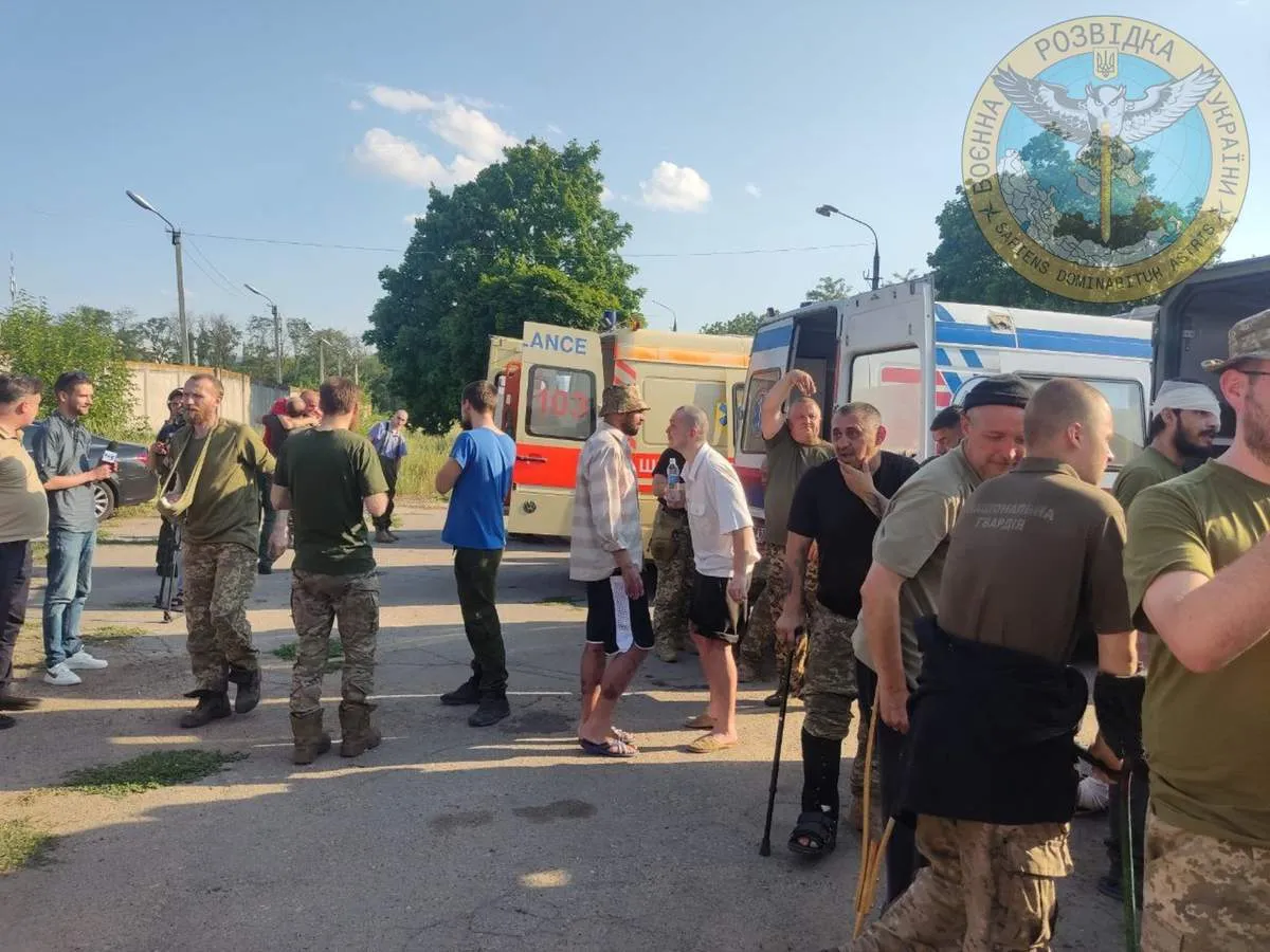 освобождены из плена защитники Мариуполя освобождены из плена защитники Мариуполя