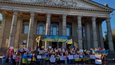 Теракт в Оленівці: рідні захисників "Азовсталі" вийшли на акції у понад десяти містах України