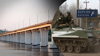 Окупанти не підпускають місцевих до Антонівського мосту після влучання, поводяться неадекватно