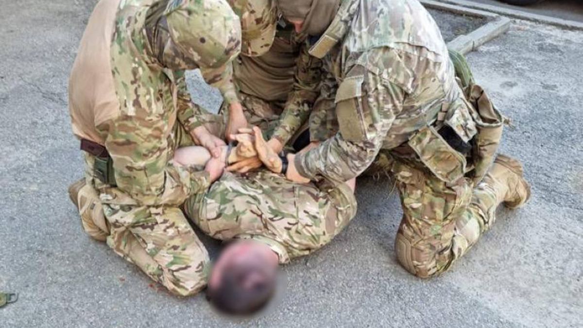 В СБУ нашли изменника, сливавшего информацию российским спецслужбам В СБУ нашли изменника, сливавшего информацию российским спецслужбам