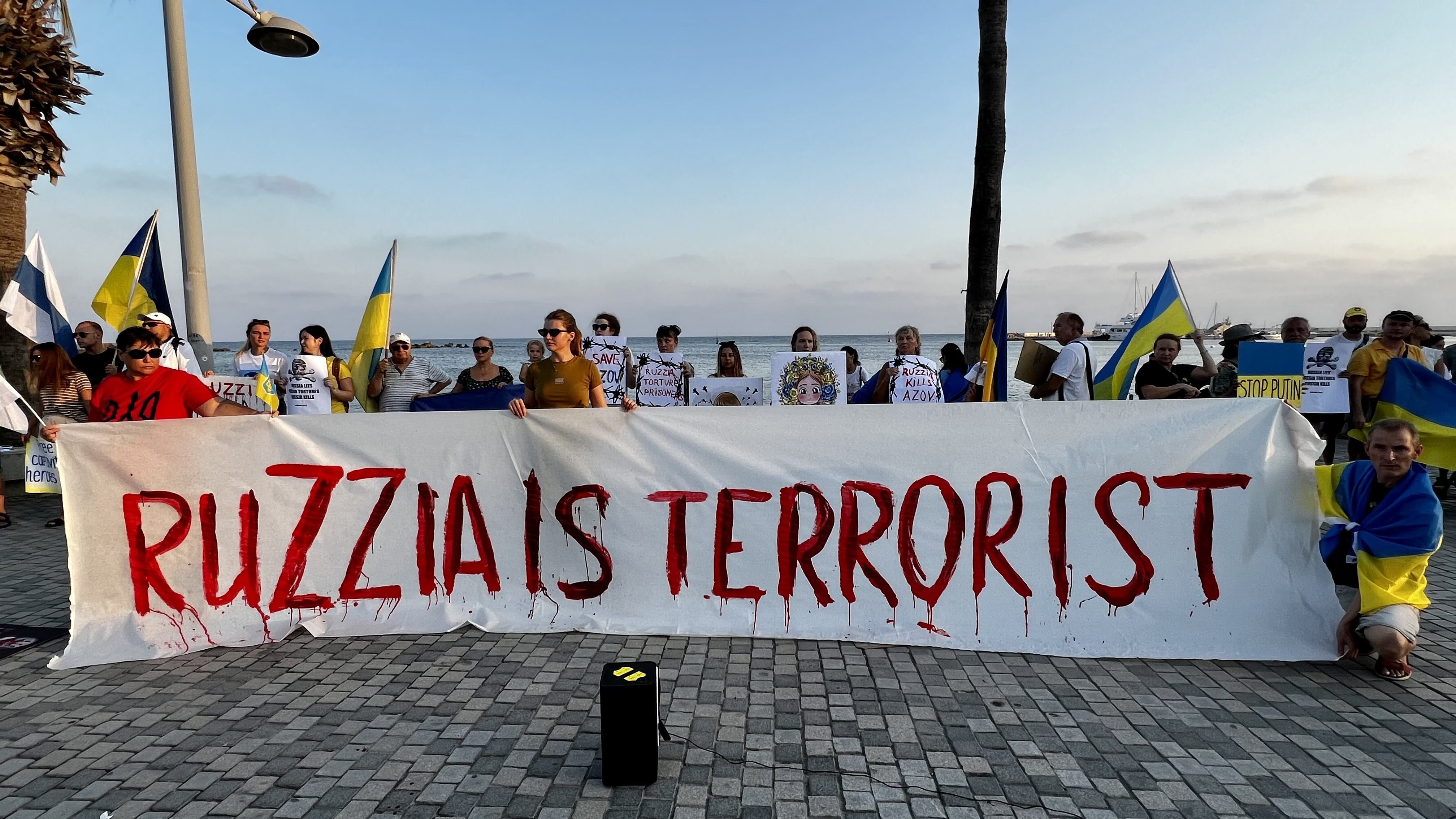 На Кипре провели акцию в поддержку защитников Азовстали – фото На Кипре провели акцию в поддержку защитников Азовстали – фото