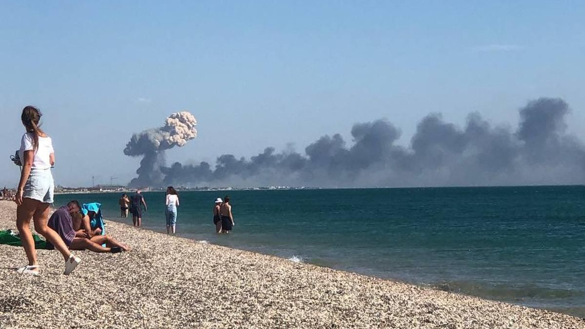 окупанти та колаборанти разом із туристами почали масово тікати з Криму окупанти та колаборанти разом із туристами почали масово тікати з Криму