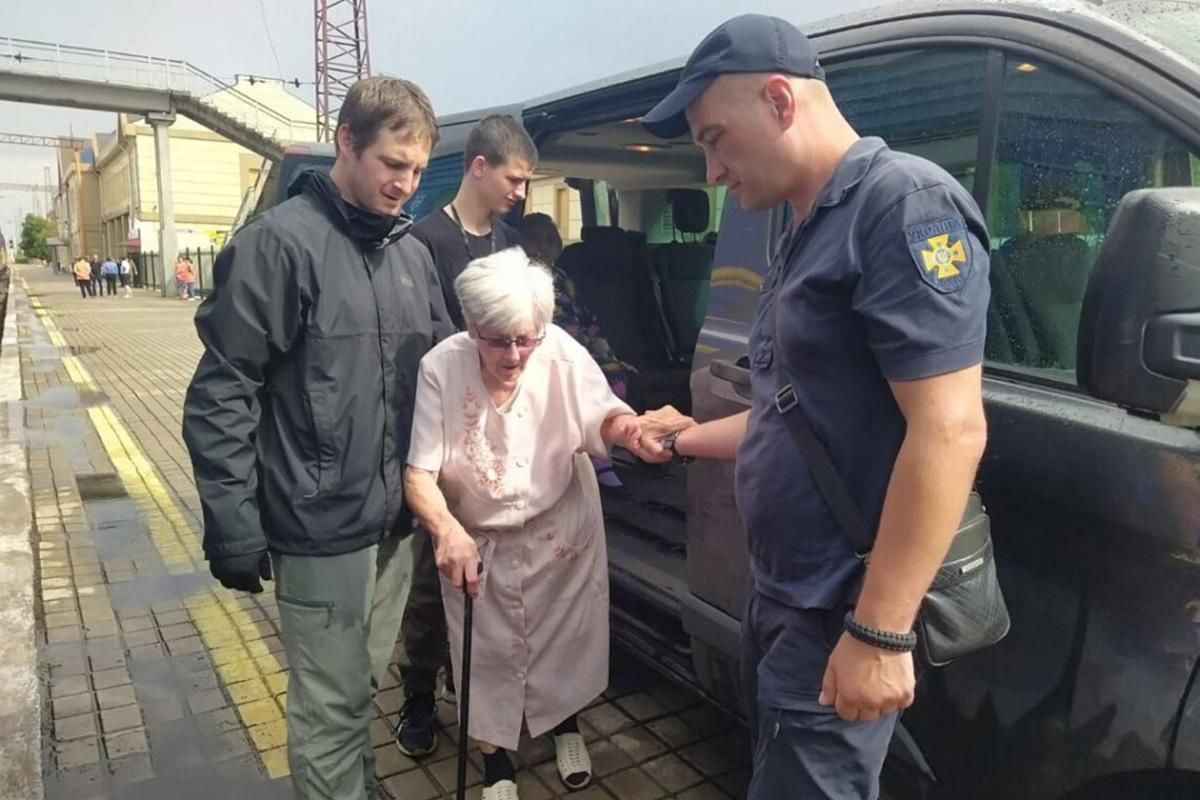 Сколько человек уже вывезли из Донбасса с начала обязательной эвакуации - 24 Канал Сколько человек уже вывезли из Донбасса с начала обязательной эвакуации - 24 Канал