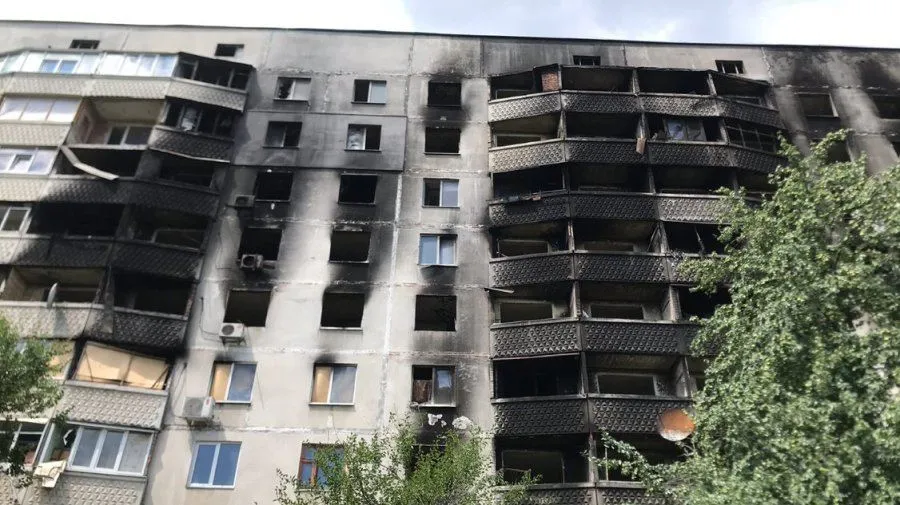 Будинок пана Миколи після ворожих обстрілів Будинок пана Миколи після ворожих обстрілів