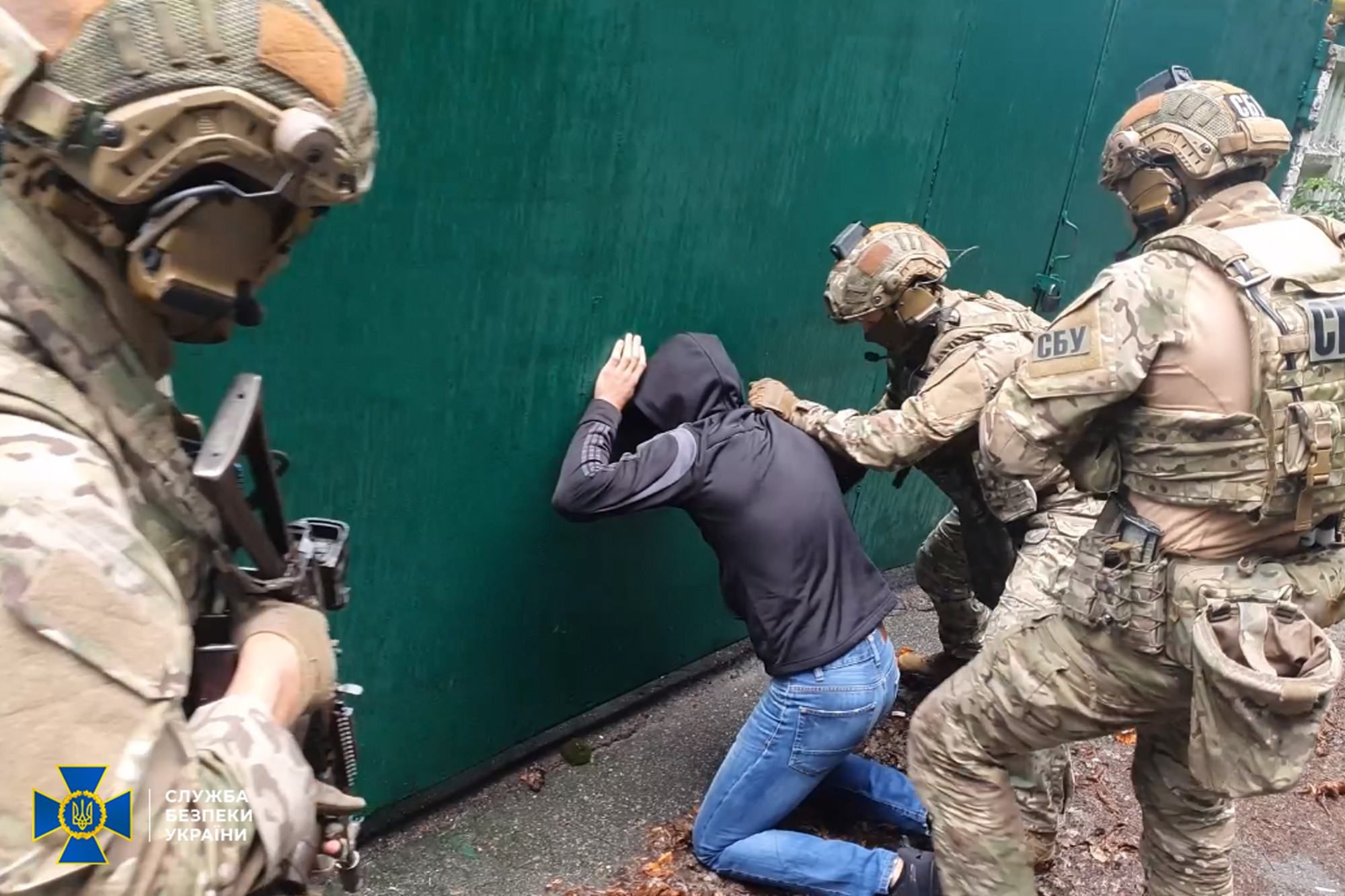 Зрадники України: СБУ затримала агента, який направляв удари на Сході 
