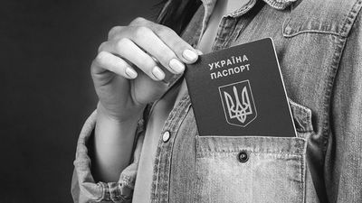 Паспорт с тризубом: когда в Украине закончатся споры о гражданстве