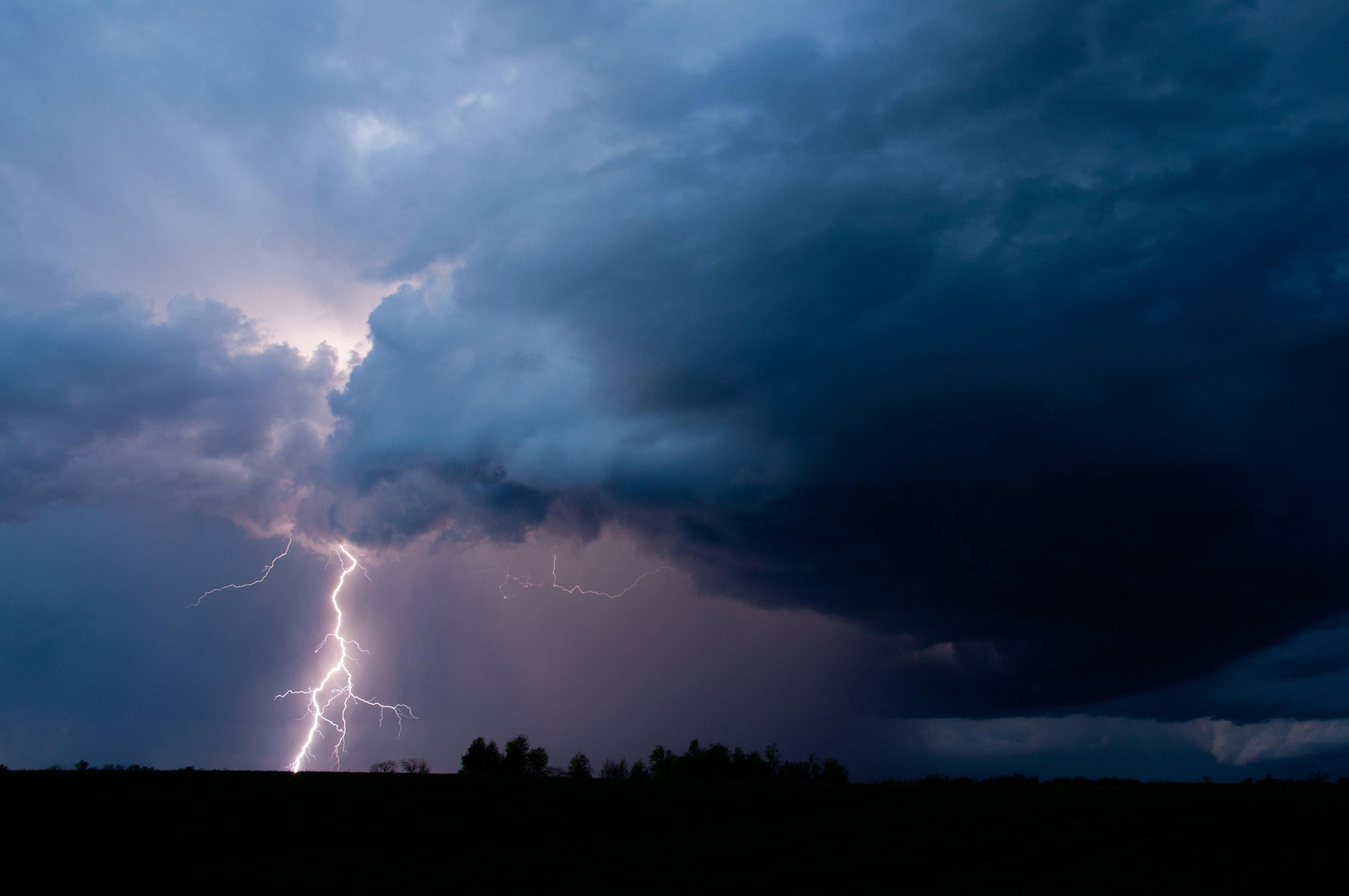 Погода в Україні 11 серпня 2022: в деяких областях оголосили штормове попередження