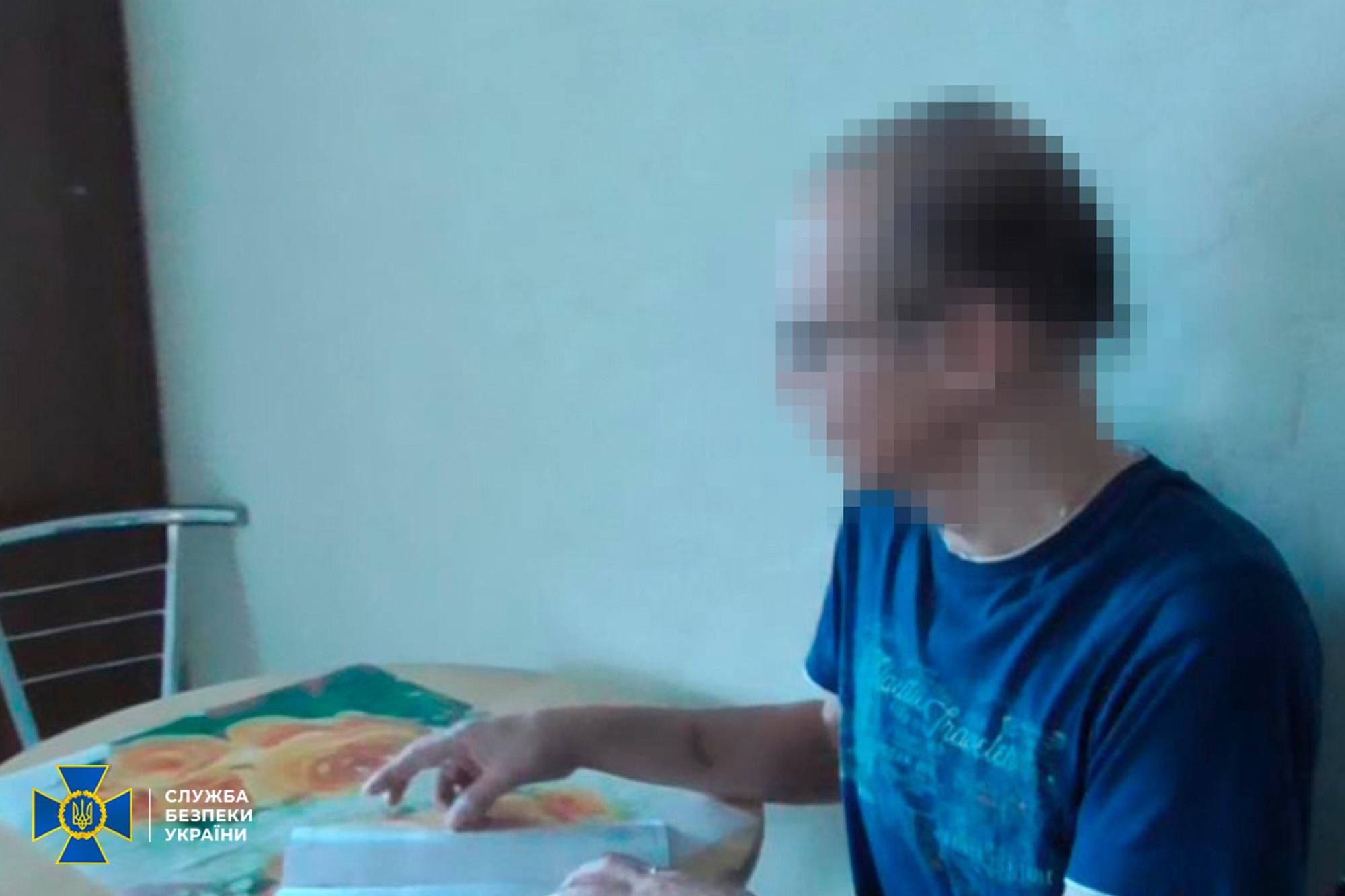 СБУ затримали російського агента, який збирав дані про постачання зброї СБУ затримали російського агента, який збирав дані про постачання зброї