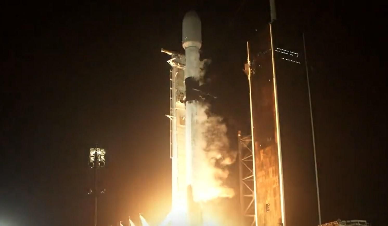 Старт Falcon 9 Старт Falcon 9