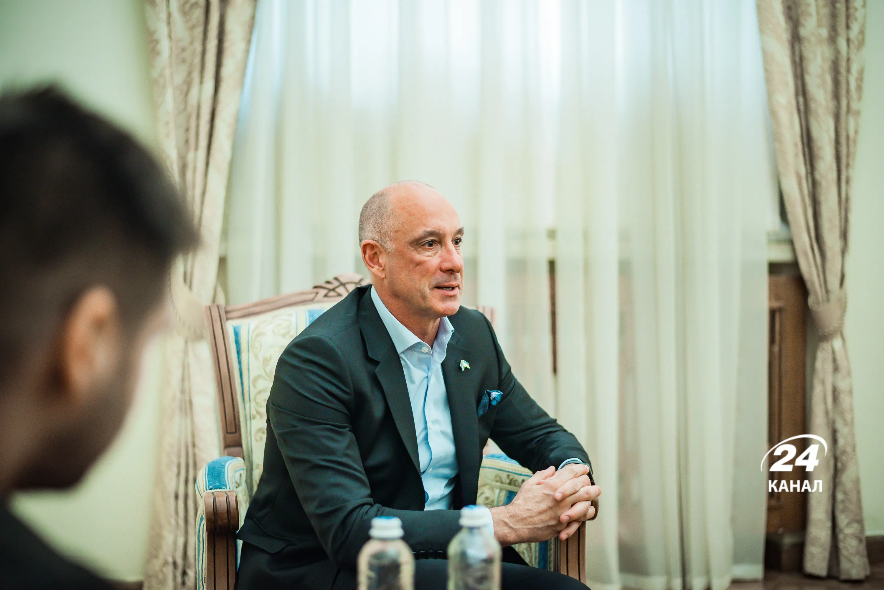 Сенатор Девід Ван від штату Вікторія