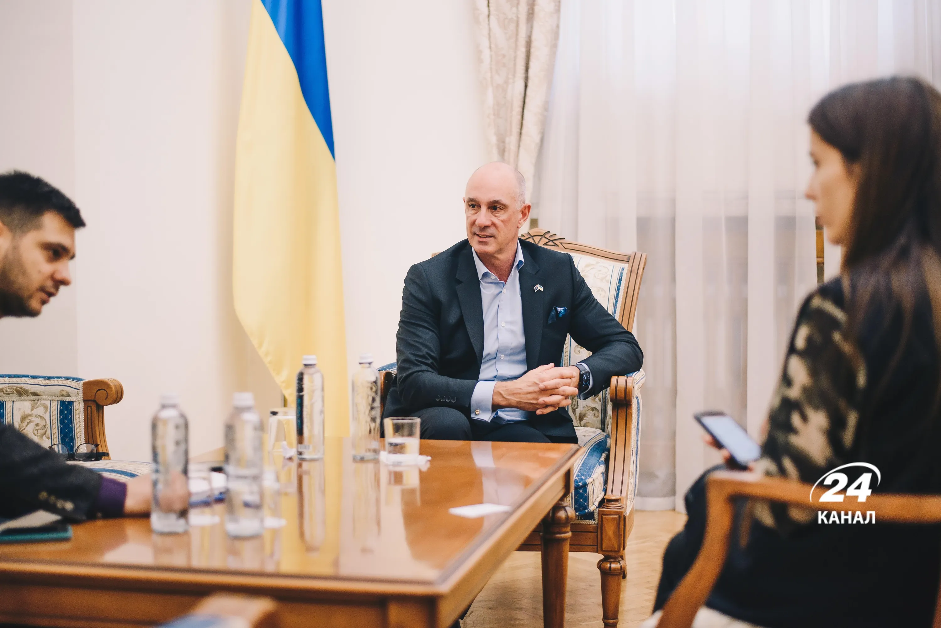 Сенатор Девід Ван від штату Вікторія